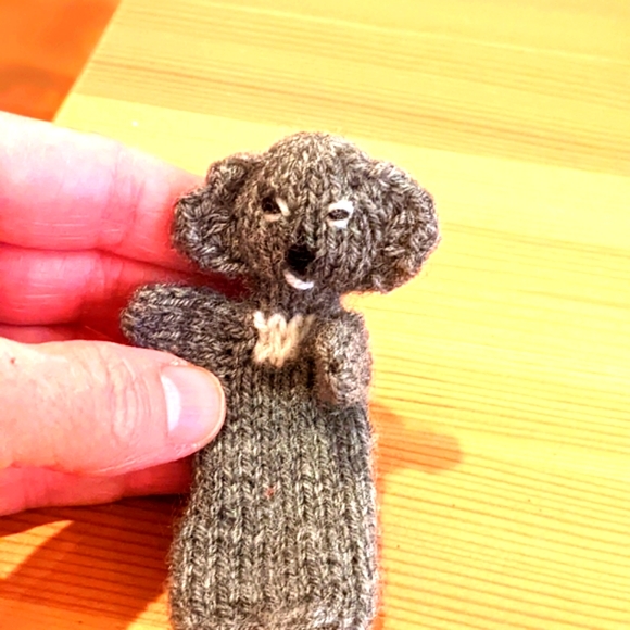 Hand Knitted Vintage wool Koala finger puppet. NWOT Gift!🐨🐨❤️ - Picture 12 of 16